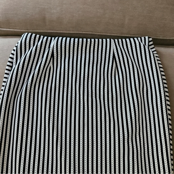 Melanie Lyne skirt size 4 black white vertical striped pencil zipper detail - Picture 7 of 11